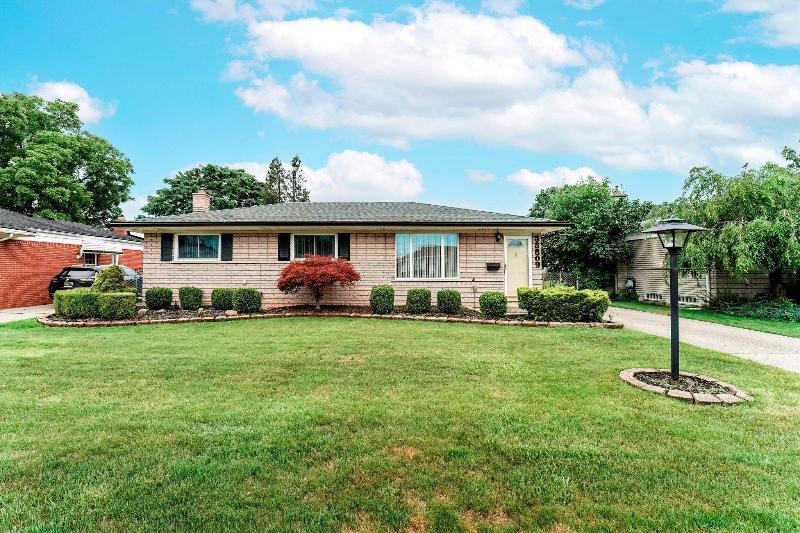 33509 Stonewood Drive, Sterling Heights