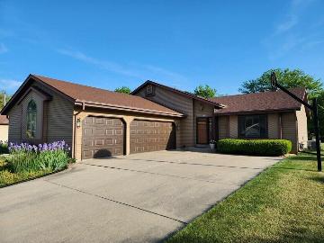 N62W23710 HICKORY DR, SUSSEX, WI