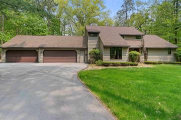 2696 FOREST HAVEN COURT, SUAMICO, WI