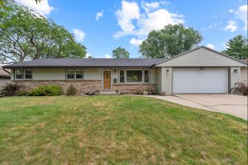 537 S 17TH AVE, WEST BEND, WI