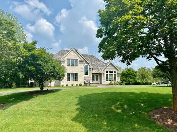 3808 W STONEFIELD RD, MEQUON, WI