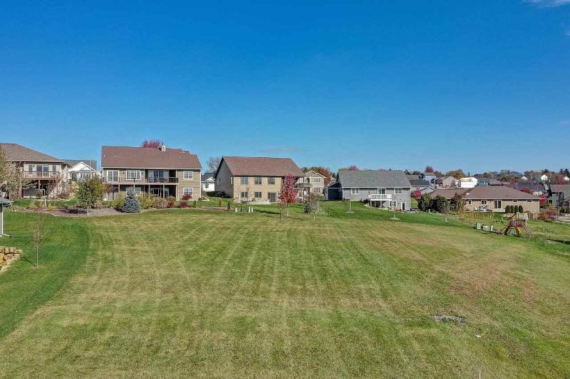 208 W Gonstead Rd Mount Horeb, WI 53572