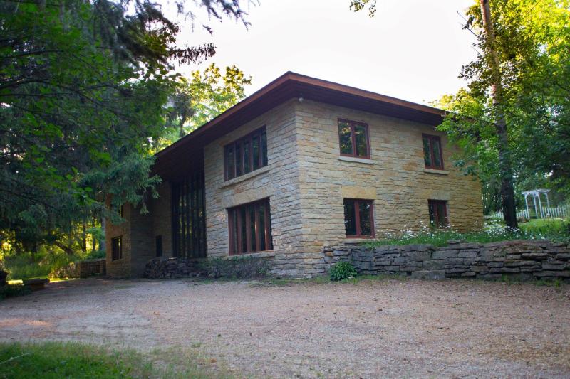 30 Jackson St Mineral Point, WI 53565
