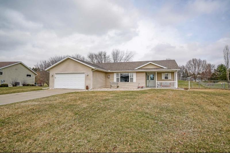 652 E Countryside Dr Evansville, WI 53536