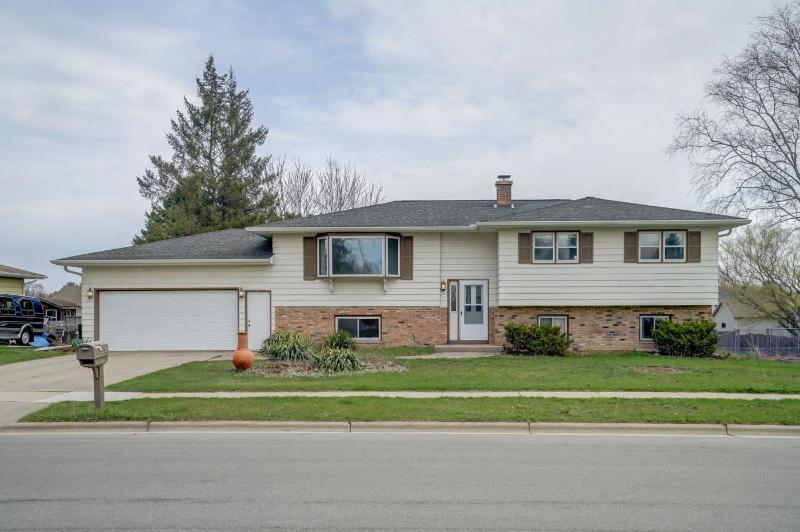845 S Perry Pky Oregon, WI 53575