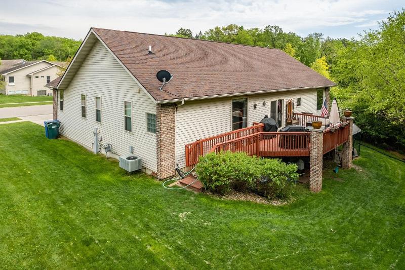 1701 Valley View Dr Baraboo, WI 53913
