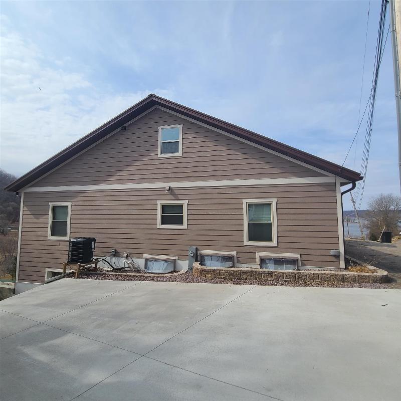 415 Bench St Eastman, WI 54626