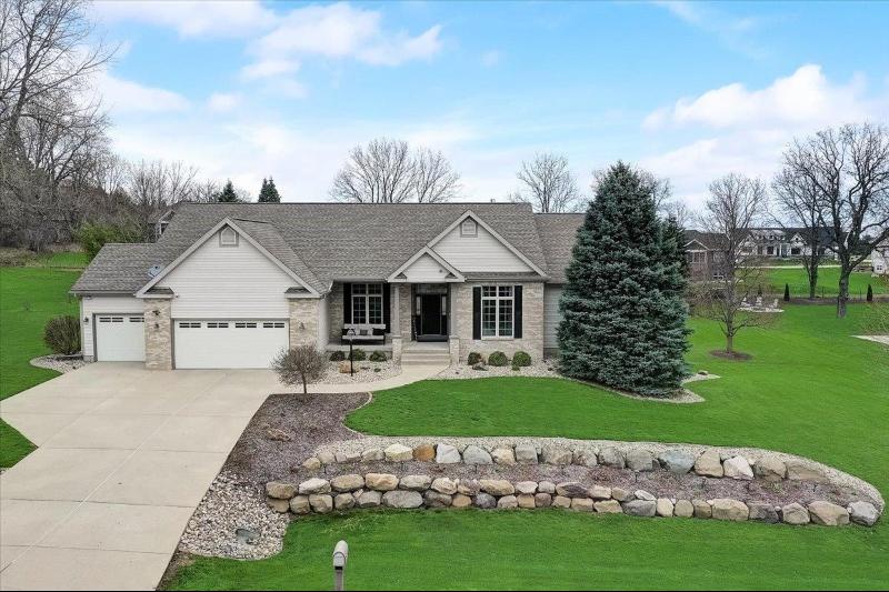 2574 Hupmobile Dr Cottage Grove, WI 53527