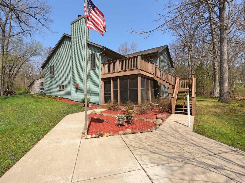 2116 W Crystal Springs Rd Janesville, WI 53545