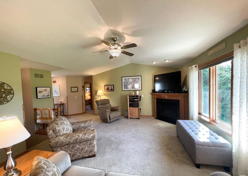 403 Skyview Dr Waunakee, WI 53597