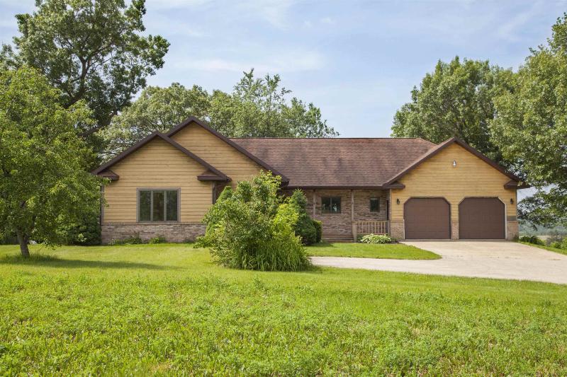 8811 Colby Rd Mount Horeb, WI 53572
