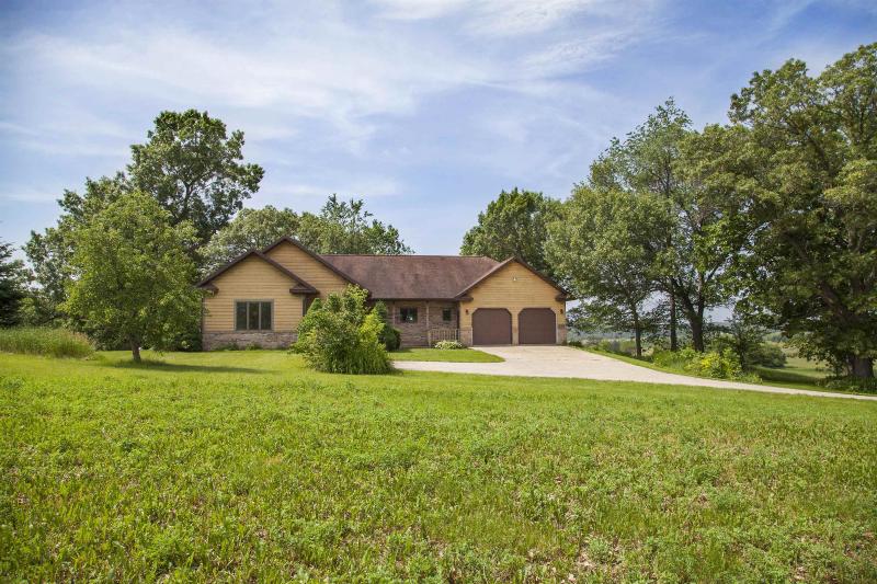 8811 Colby Rd Mount Horeb, WI 53572