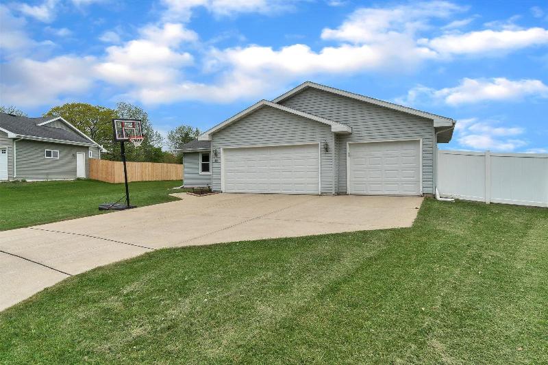 451 S Orchard St Janesville, WI 53548