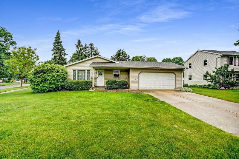 1 Meadow Vale Ct Madison, WI 53704