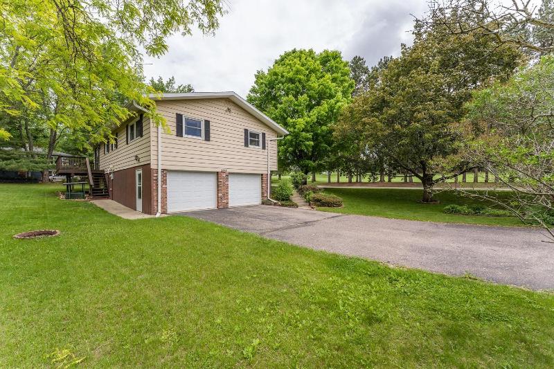 2887 Country Court Dr Reedsburg, WI 53959