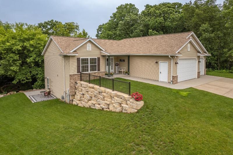 1731 Valley View Dr Baraboo, WI 53913