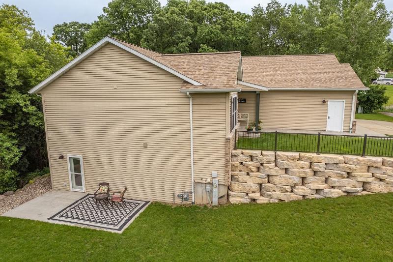 1731 Valley View Dr Baraboo, WI 53913