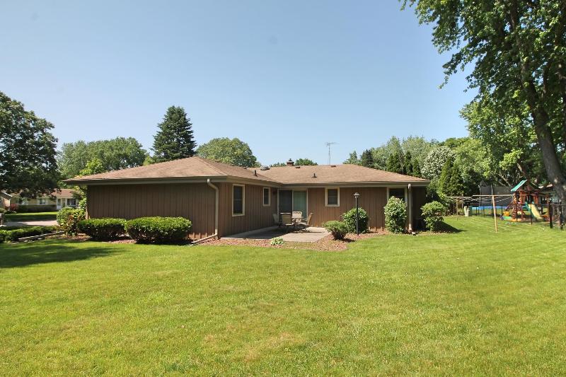 332 Rosewood Dr Janesville, WI 53548