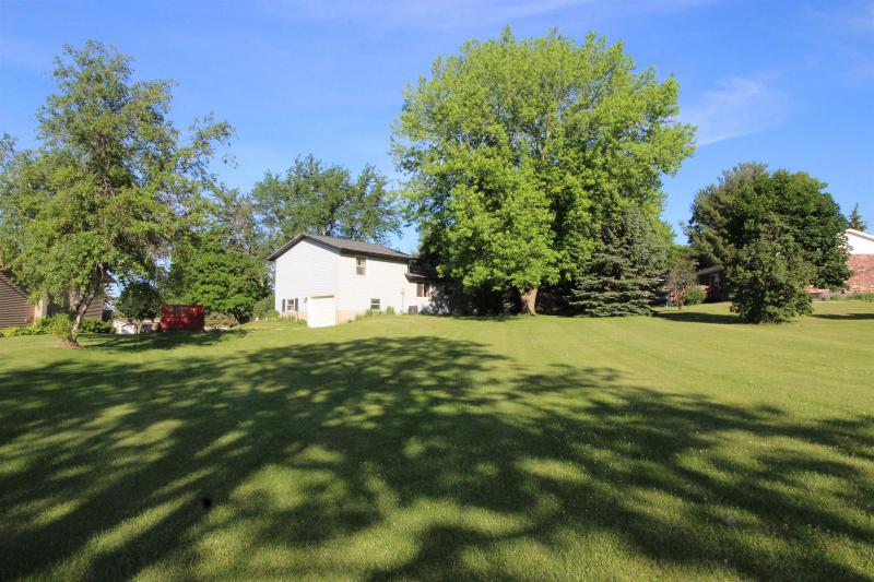 890 E Valley Ct Lancaster, WI 53813