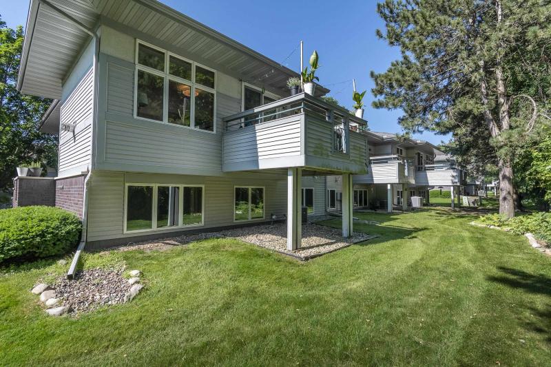 11 Deer Point Tr Madison, WI 53719