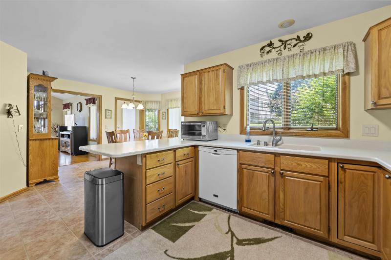 3037 Yarmouth Greenway Dr Fitchburg, WI 53711