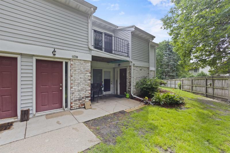 1104 Whispering Pines Way Fitchburg, WI 53713