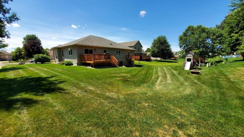 215 E Northlawn Dr Cottage Grove, WI 53527
