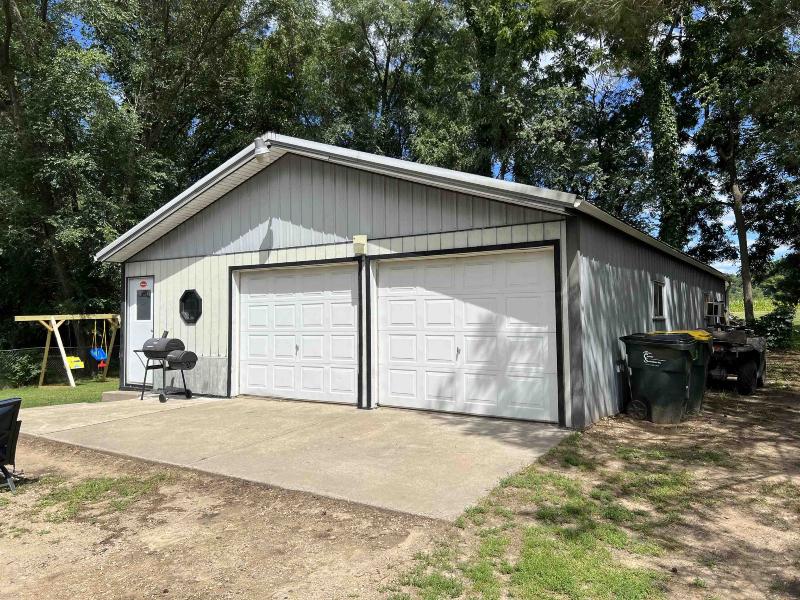 29085 Old Sextonville Dr Lone Rock, WI 53556