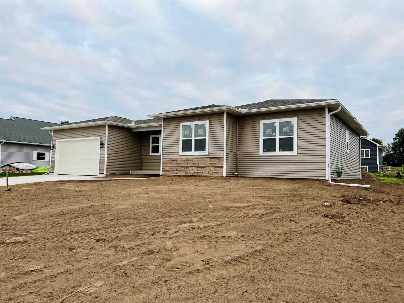 316 Valley View Dr Rio, WI 53960