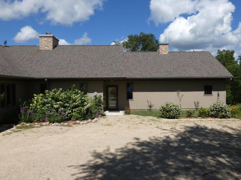 8348 Valley View Rd Mount Hope, WI 53816