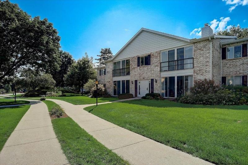 89 Golf Course Rd F Madison, WI 53704
