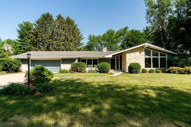 1925 Eastwood Ave Janesville, WI 53545-2607