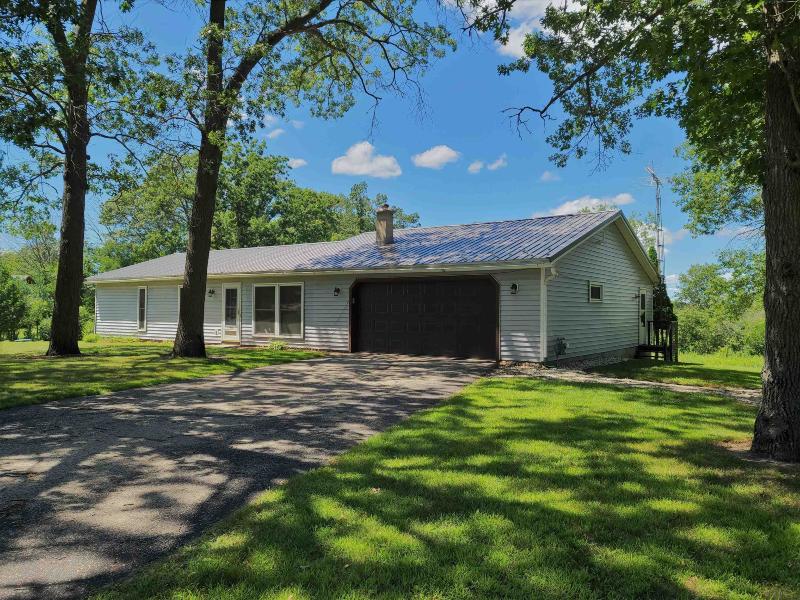 N6815 Jonathan Dr Pardeeville, WI 53954