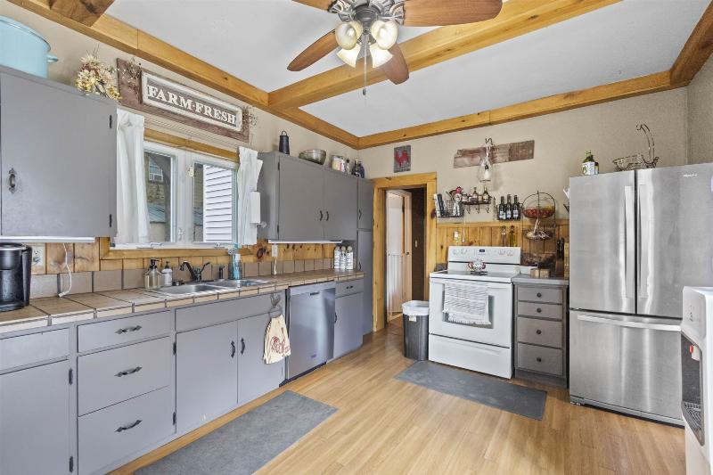 105 W Clarence St Dodgeville, WI 53533