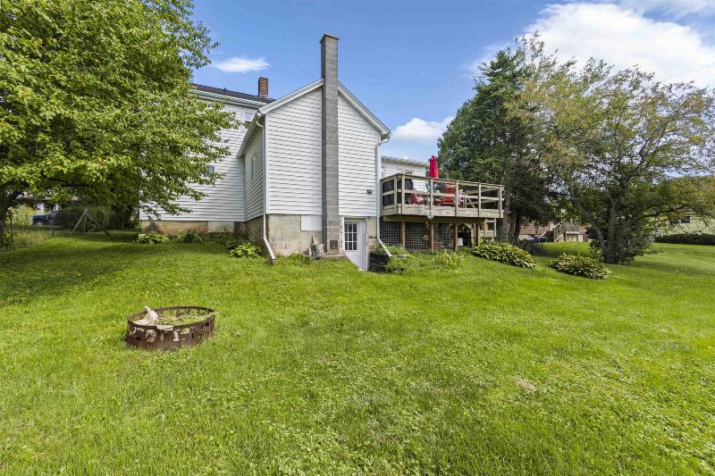 105 W Clarence St Dodgeville, WI 53533