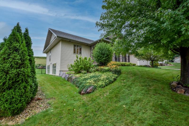 1631 Berry Hill Ct Baraboo, WI 53913
