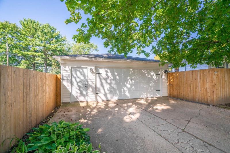 5001 Holiday Dr Madison, WI 53711