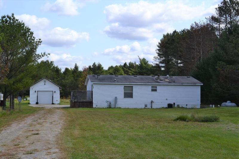 944 13th Ave Arkdale, WI 54613