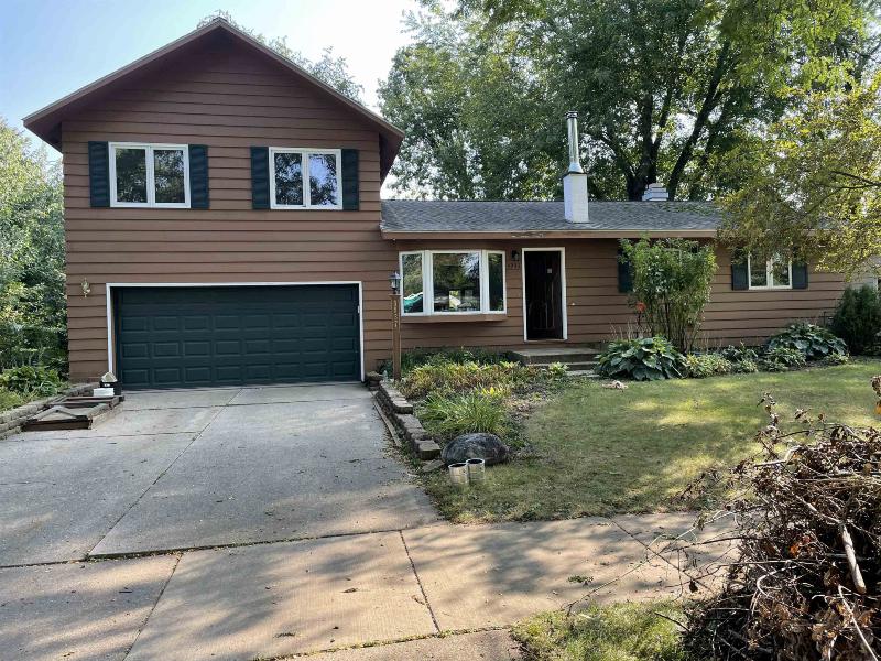 5937 Meadowood Dr Madison, WI 53711