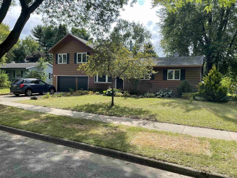 5937 Meadowood Dr Madison, WI 53711