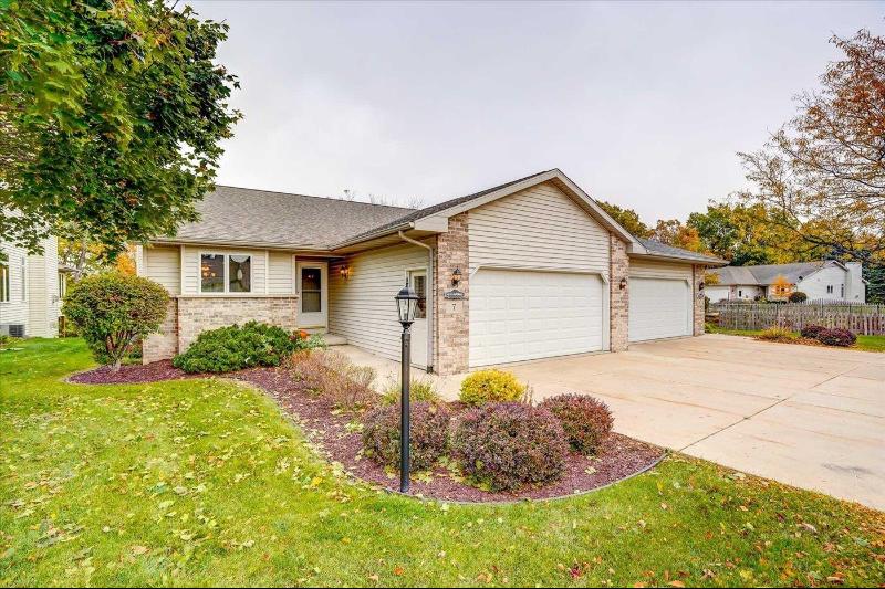7 Fairview Tr Waunakee, WI 53597