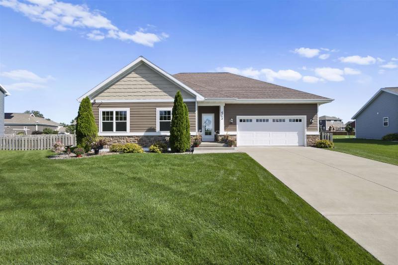 4388 Scenic View Rd Windsor, WI 53598