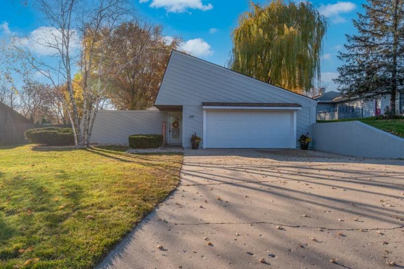849 N Wuthering Hills Dr Janesville, WI 53546