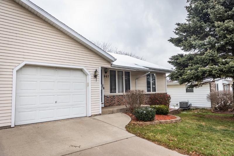 967 N Wuthering Hills Dr Janesville, WI 53546