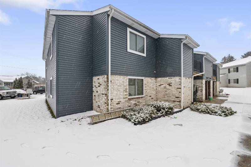 1605 Whispering Pines Way Fitchburg, WI 53713