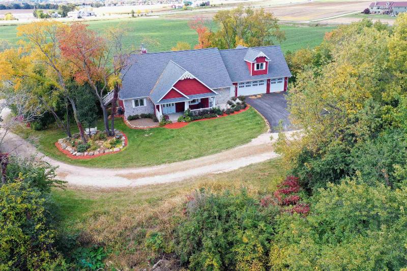 4135 Gray Rd DeForest, WI 53532