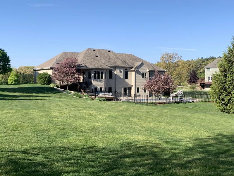 825 E Orchard View Dr Janesville, WI 53546