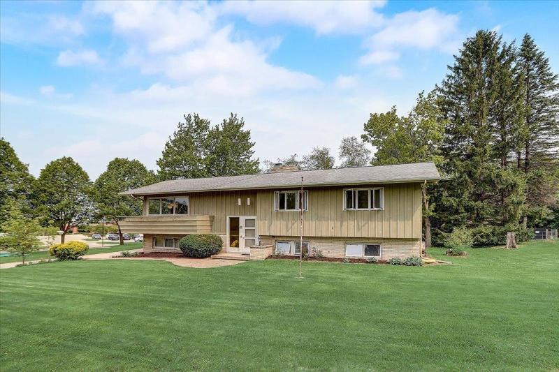 5502 Lacy Road Fitchburg, WI 53711