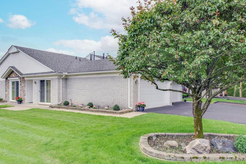 45288 Manor Drive, Shelby Township