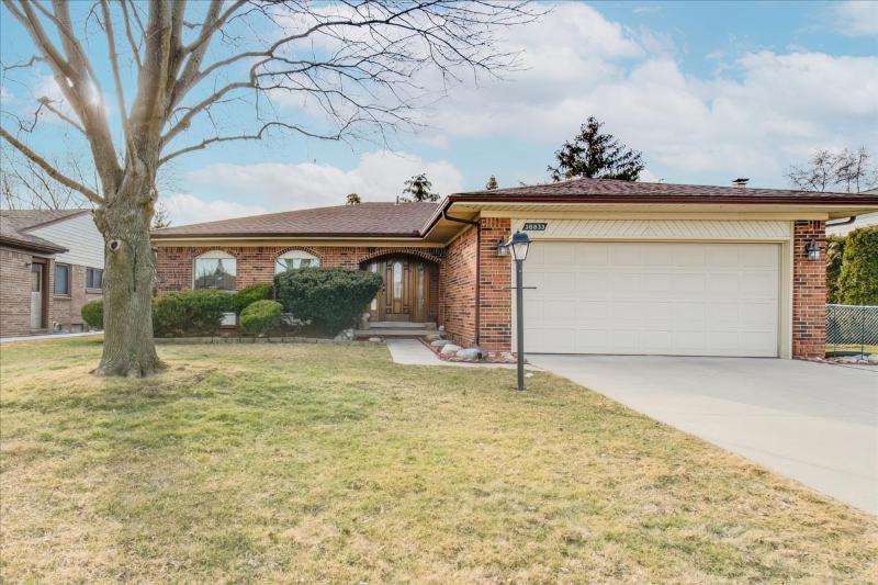 38833 Bronson Drive, Sterling Heights